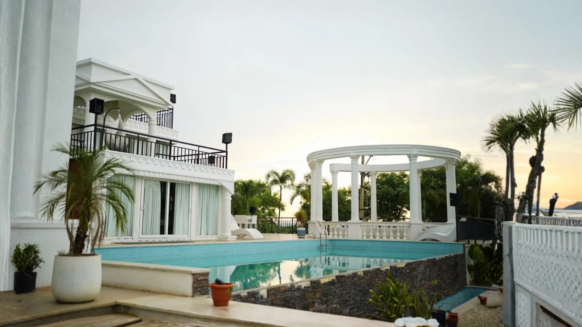 DestinMe Colosseum Staycation & Venue